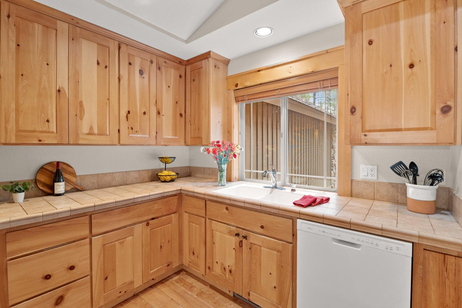 Photo of 18092 Juniper Lane 6 of 19