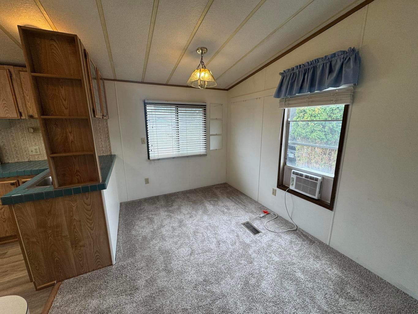 Photo of 2633 SW Obsidian Avenue 8 of 31
