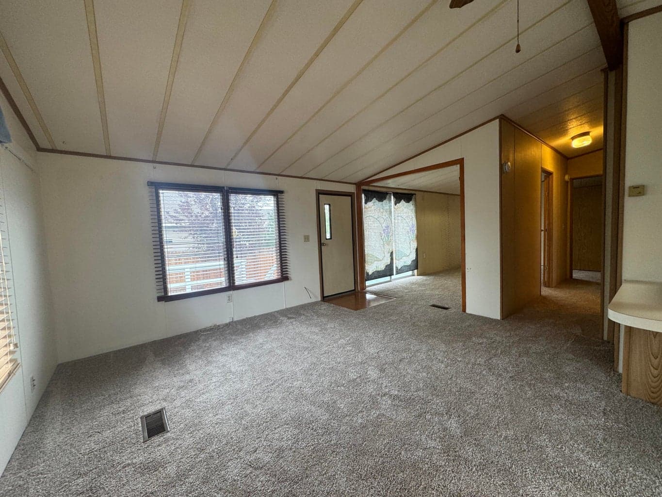 Photo of 2633 SW Obsidian Avenue 9 of 31