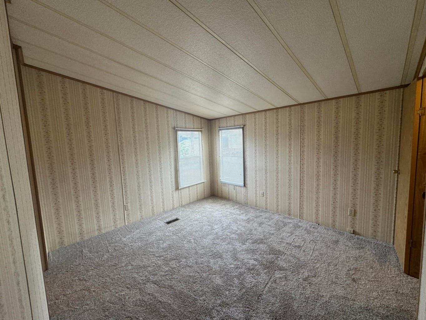 Photo of 2633 SW Obsidian Avenue 14 of 31