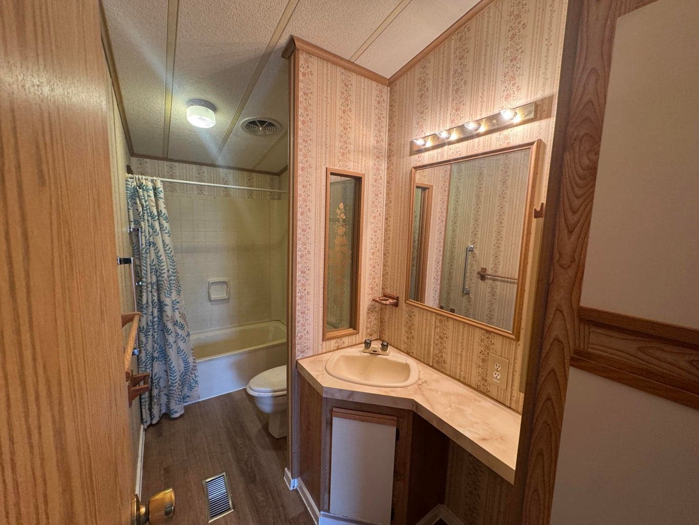 Photo of 2633 SW Obsidian Avenue 15 of 31