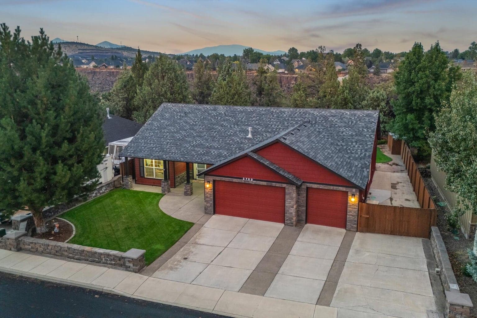 Photo of 2700 19th 2 of 48