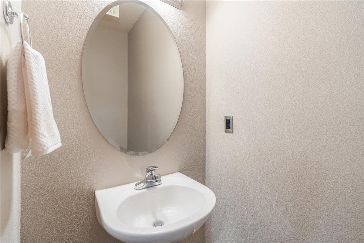 Photo of 2700 NW 19th Street 32 of 48