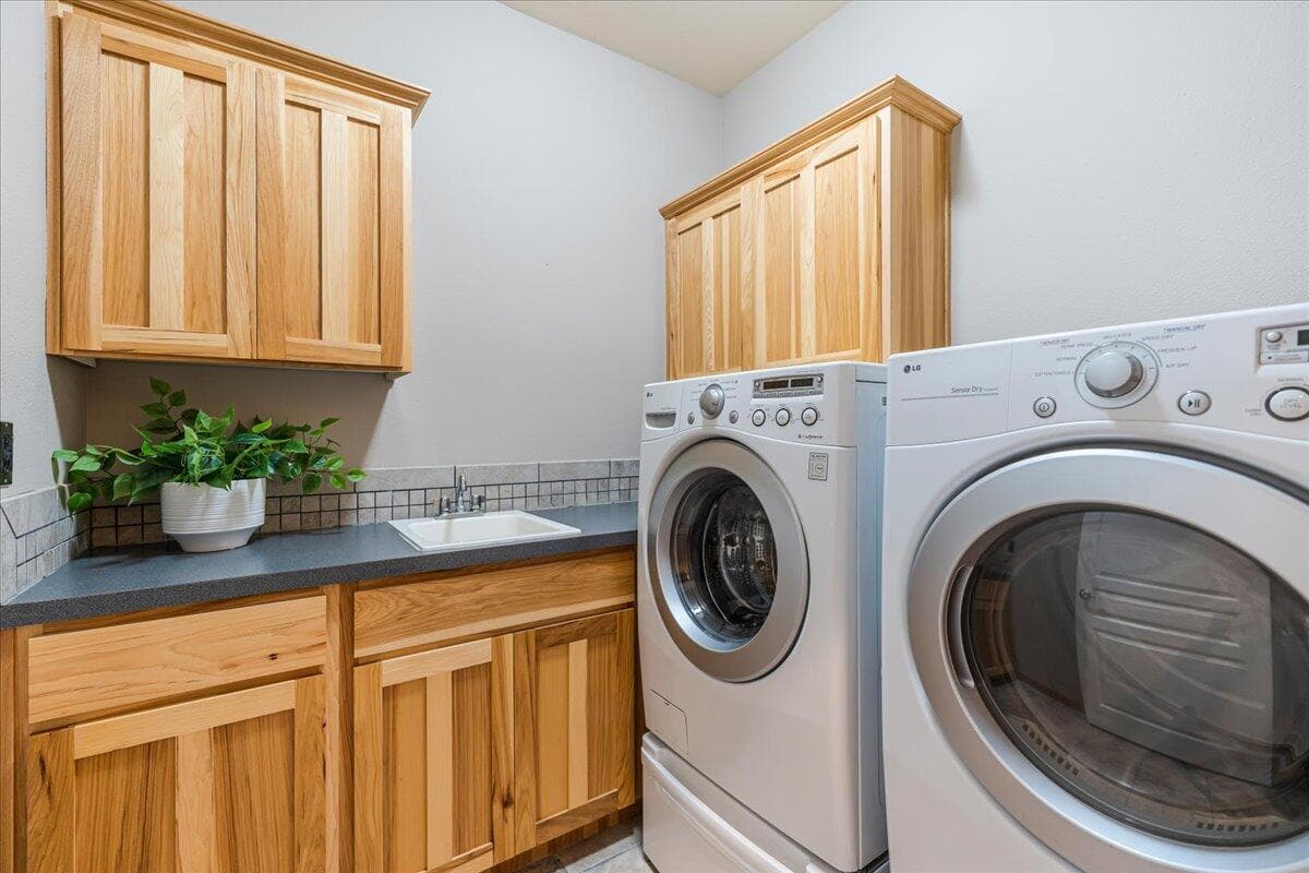 Photo of 2700 NW 19th Street 28 of 48
