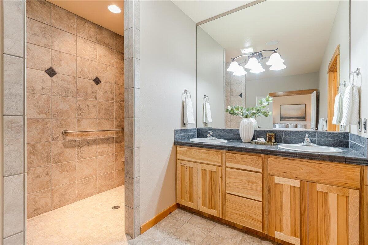 Photo of 2700 NW 19th Street 21 of 48