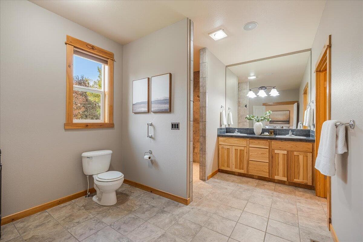 Photo of 2700 NW 19th Street 20 of 48
