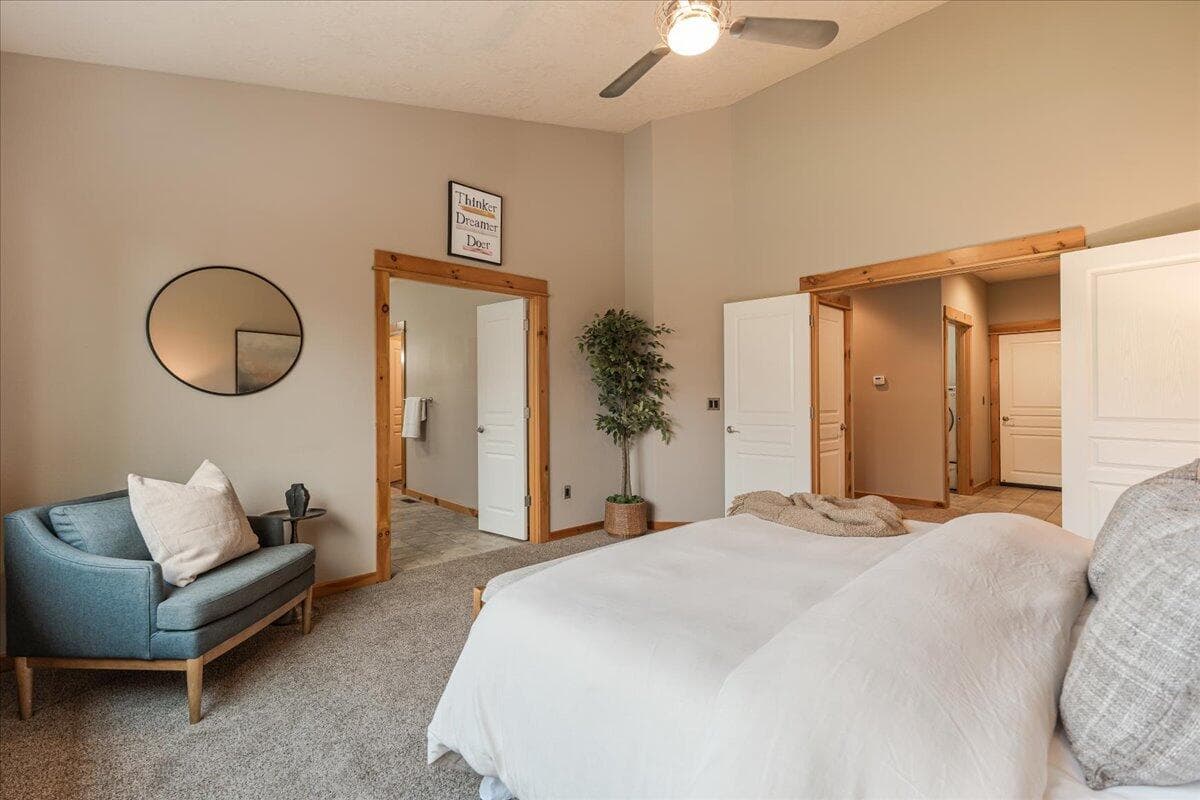 Photo of 2700 NW 19th Street 19 of 48