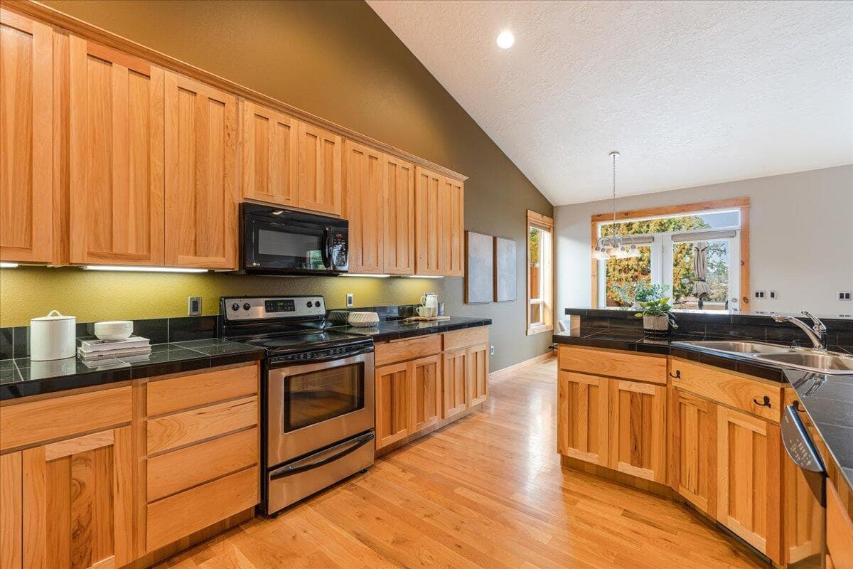Photo of 2700 NW 19th Street 14 of 48