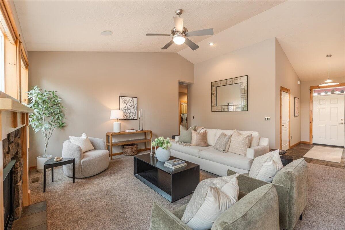 Photo of 2700 NW 19th Street 10 of 48