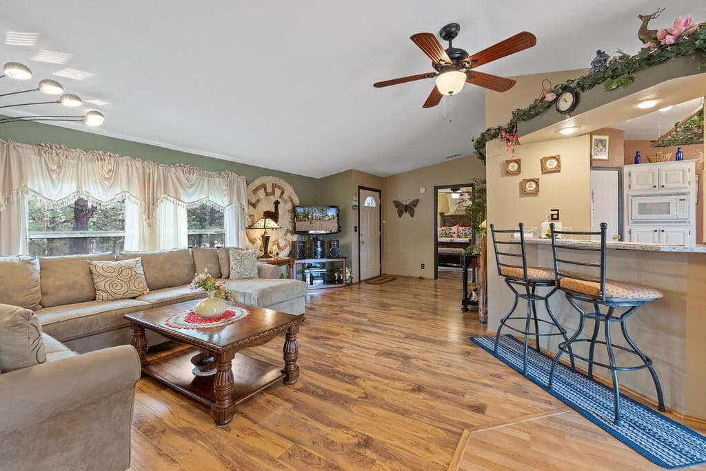 Photo of 4763 SE Jerry Drive 6 of 42