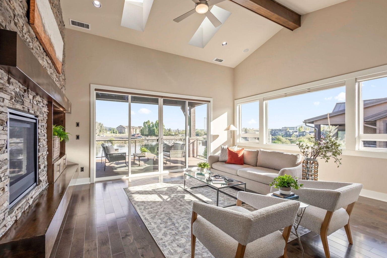 Photo of 897 SW Theater Drive 15 of 33