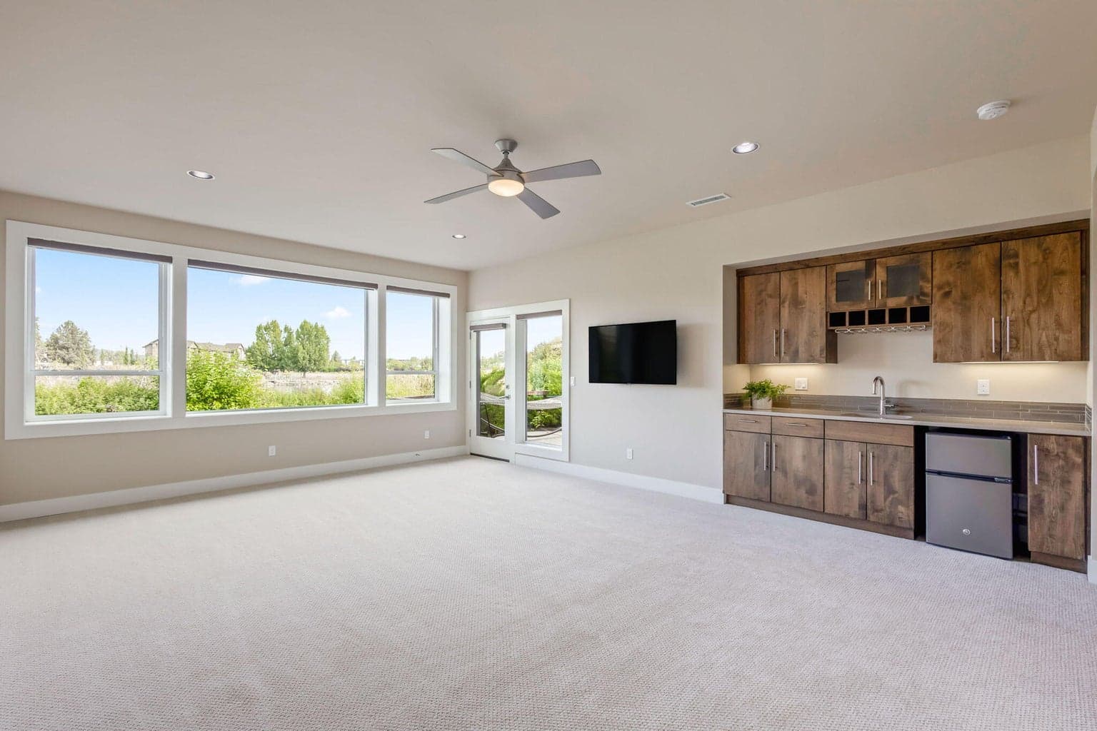 Photo of 897 SW Theater Drive 28 of 33