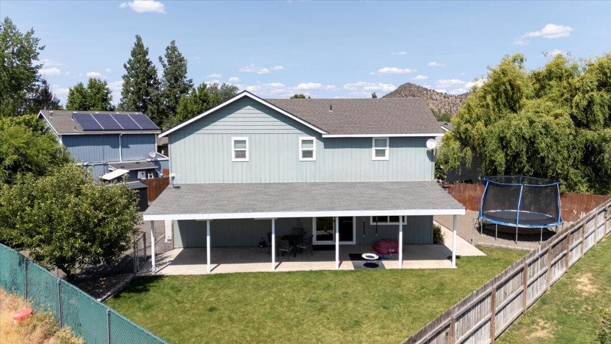 Photo of 630 NE Fieldstone Lane 35 of 39