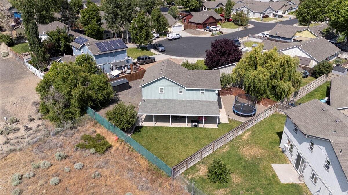 Photo of 630 NE Fieldstone Lane 31 of 39