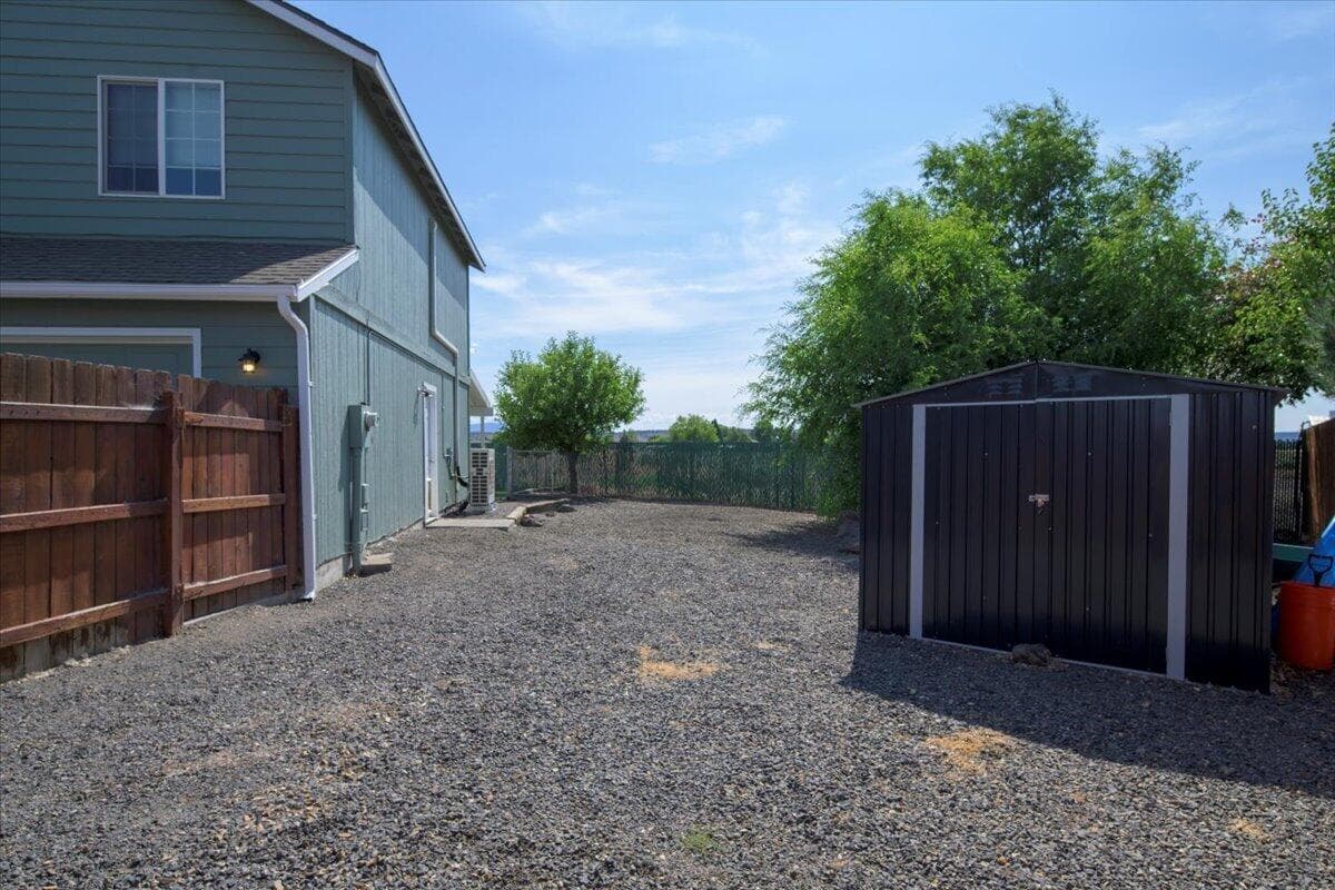 Photo of 630 NE Fieldstone Lane 30 of 39
