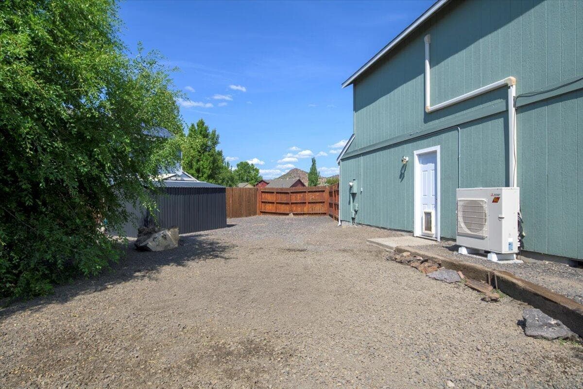 Photo of 630 NE Fieldstone Lane 29 of 39