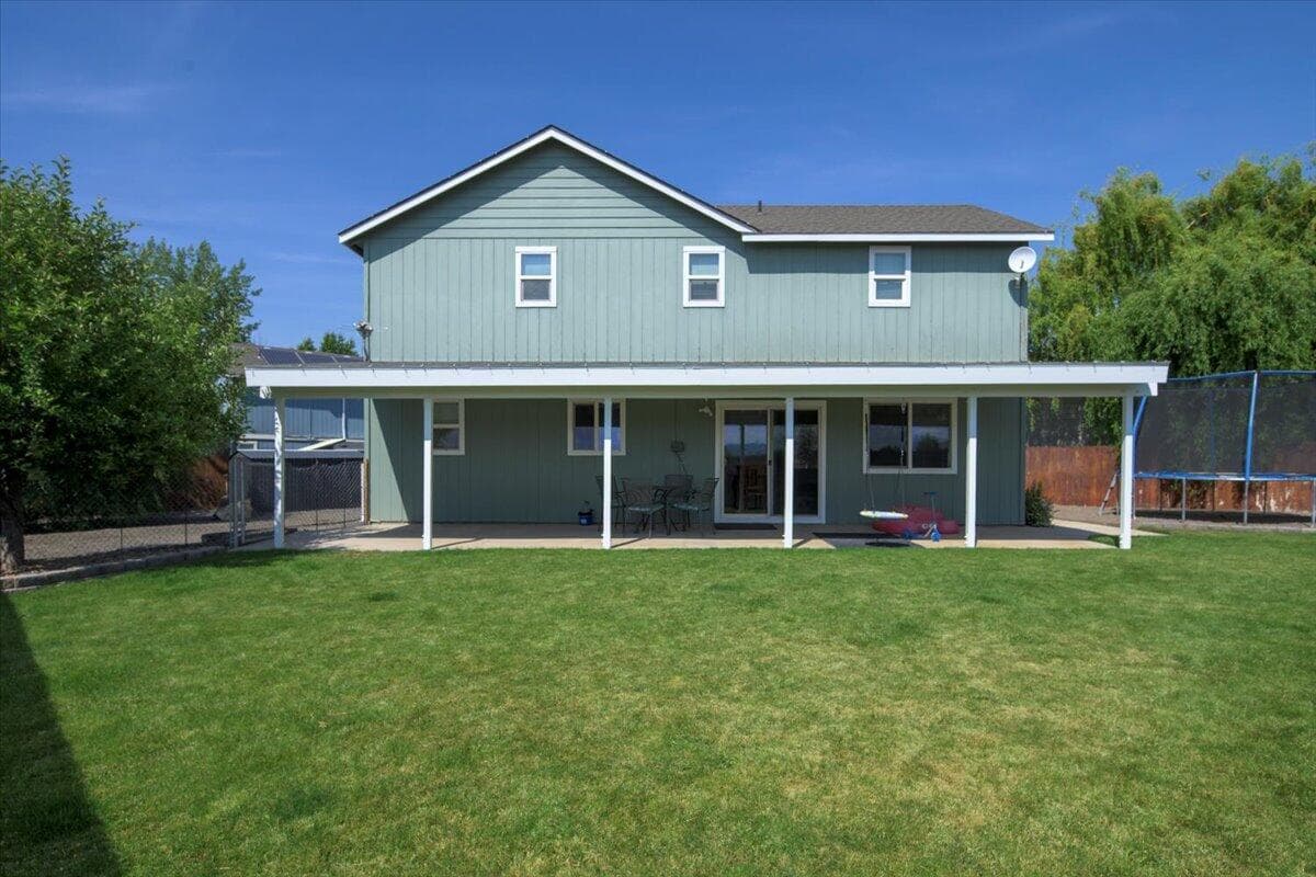 Photo of 630 NE Fieldstone Lane 28 of 39