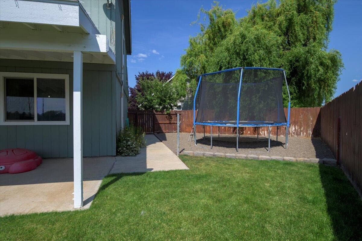 Photo of 630 NE Fieldstone Lane 27 of 39
