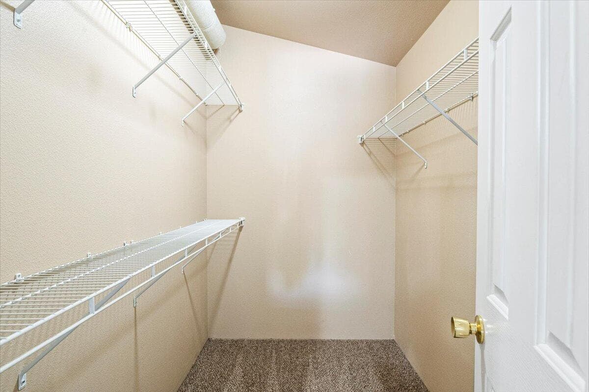 Photo of 630 NE Fieldstone Lane 26 of 39