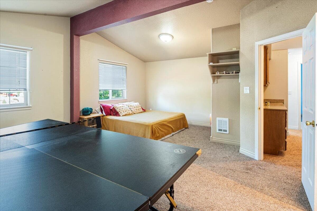 Photo of 630 NE Fieldstone Lane 23 of 39