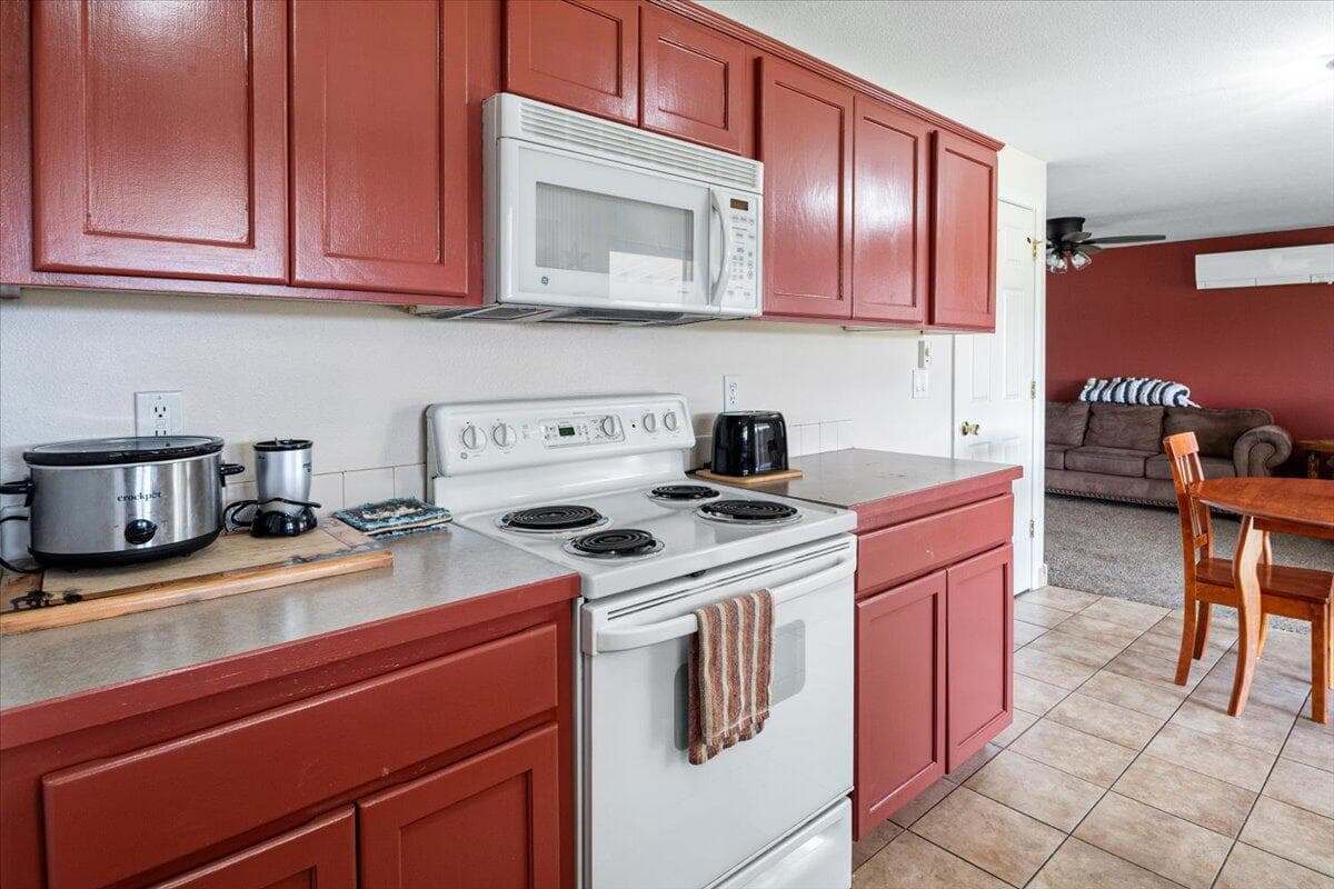 Photo of 630 NE Fieldstone Lane 14 of 39