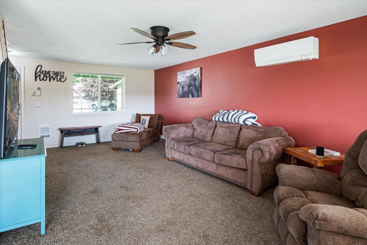 Photo of 630 NE Fieldstone Lane 7 of 39