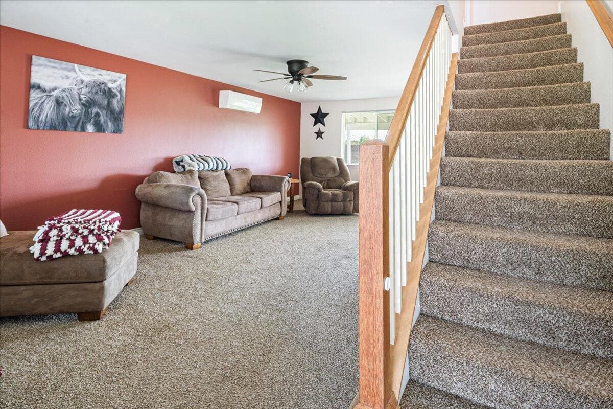 Photo of 630 NE Fieldstone Lane 6 of 39