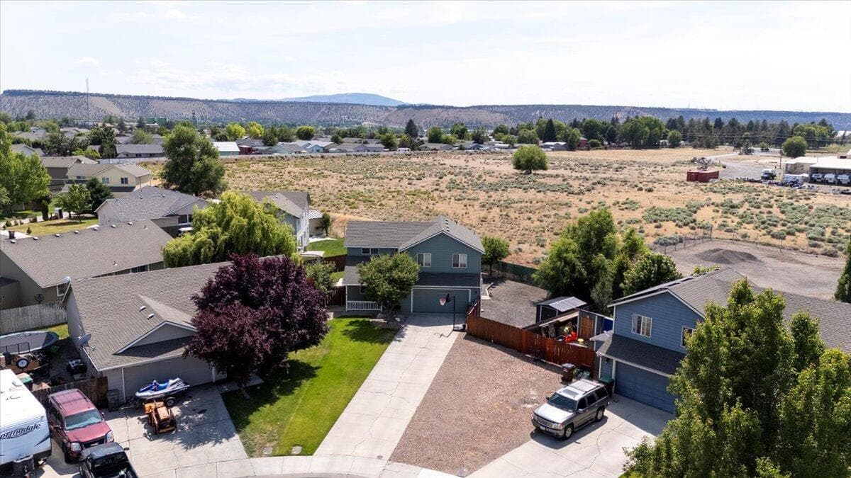 Photo of 630 Fieldstone 2 of 39