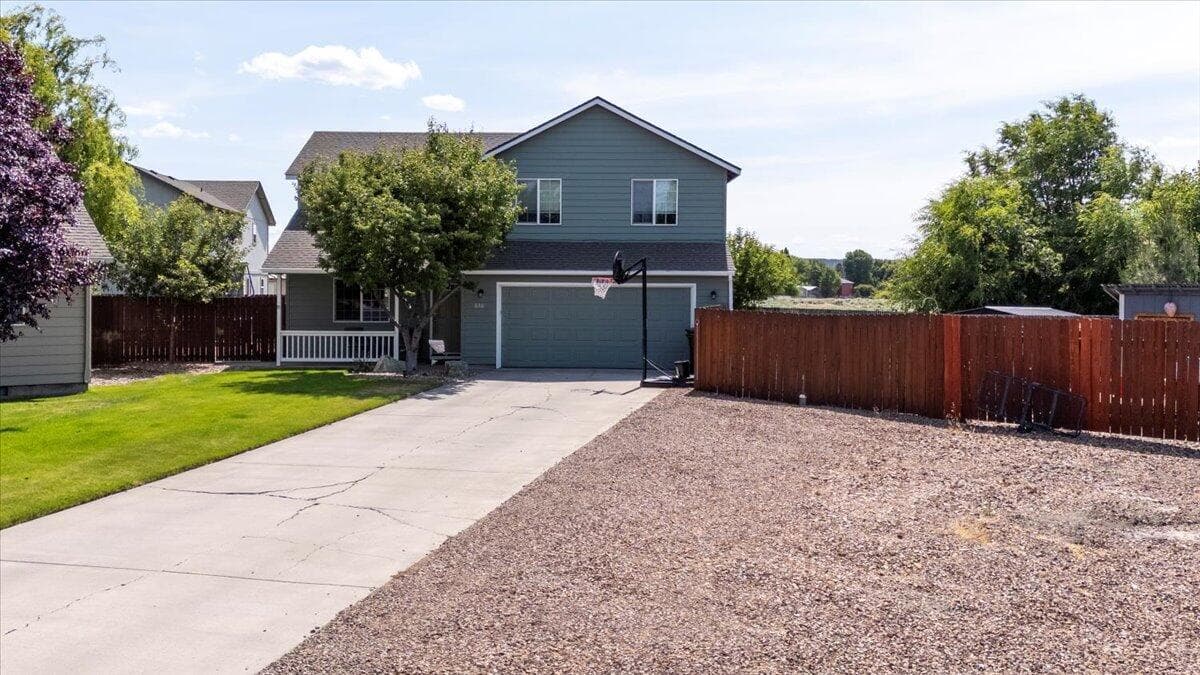 Photo of 630 Fieldstone 1 of 39
