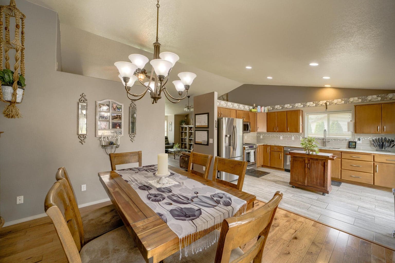 Photo of 2095 NW Jackpine Place 7 of 43