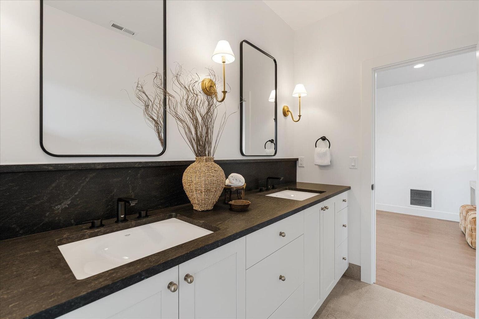Photo of 2631 NW Waymaker Court 33 of 48