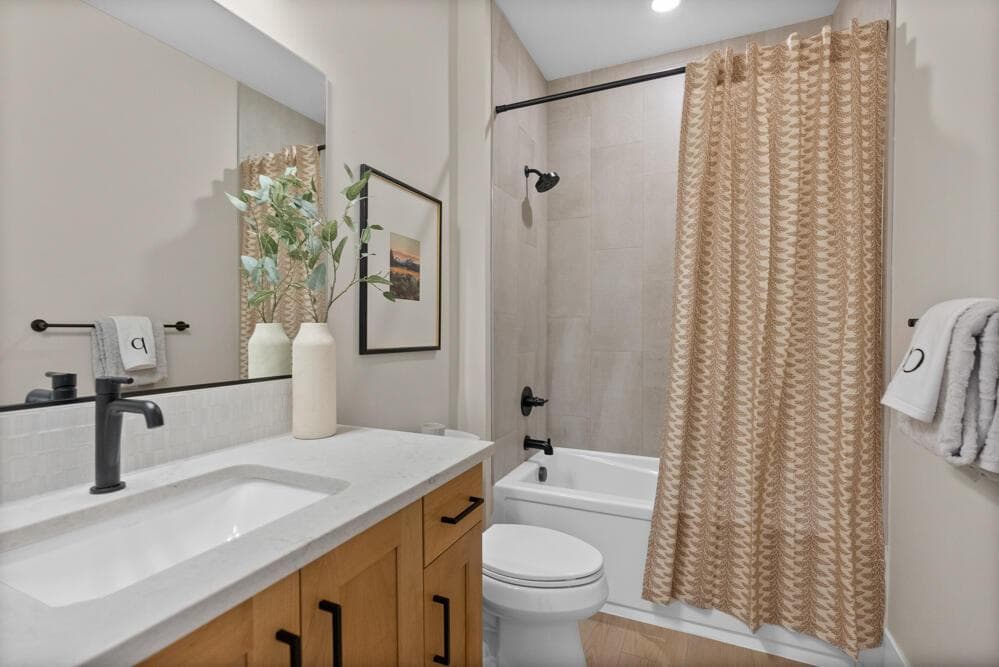 Image of like kind home primary bathroom. Options and colors may vary.