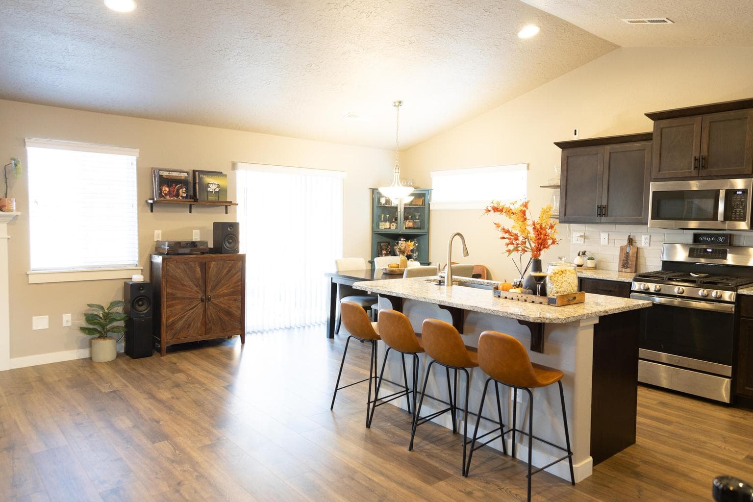 Photo of 2479 NW Teak Place 6 of 23