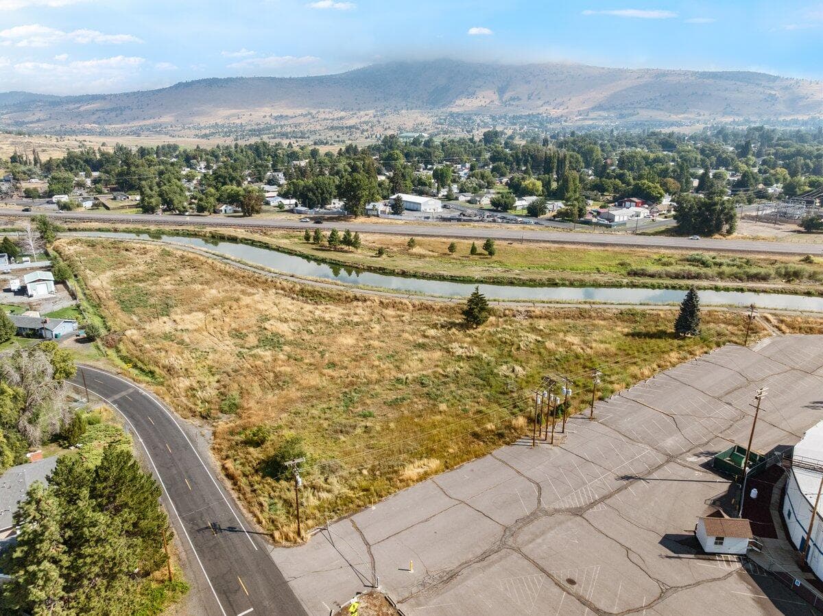 Photo of 00 Crest 2 of 7