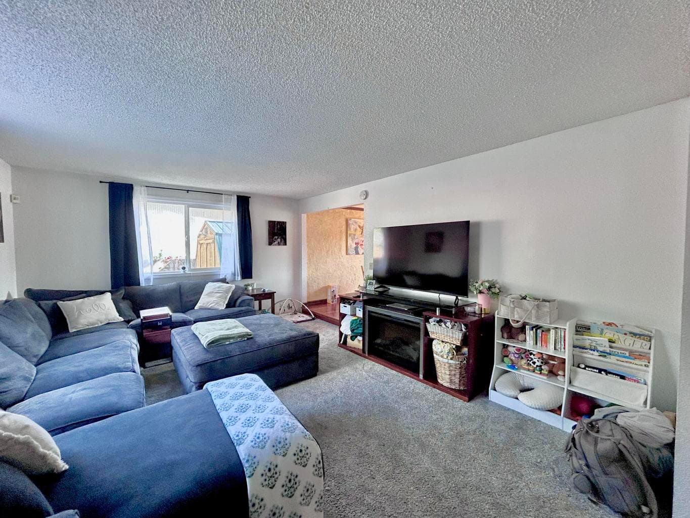 Photo of 2435 Lindley St 3 of 64