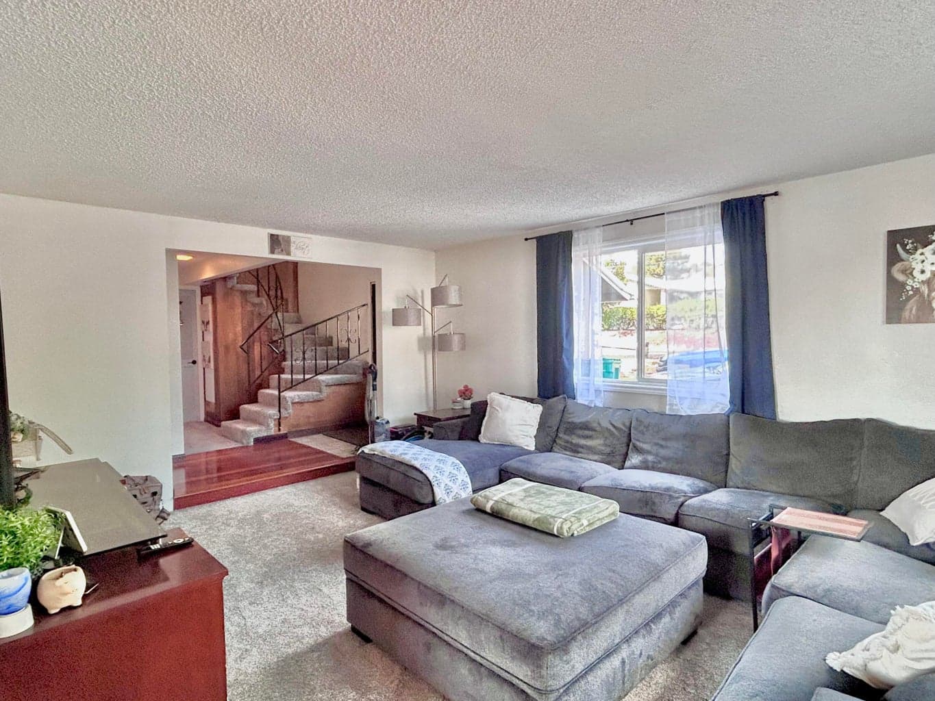 Photo of 2435 Lindley St 4 of 64