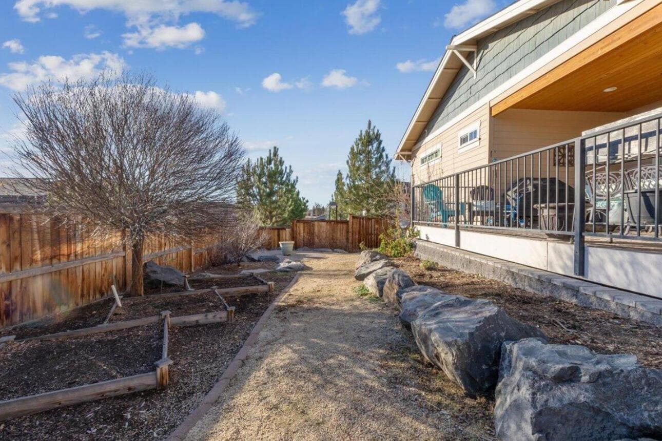 Photo of 4570 SW Yew Avenue 66 of 75