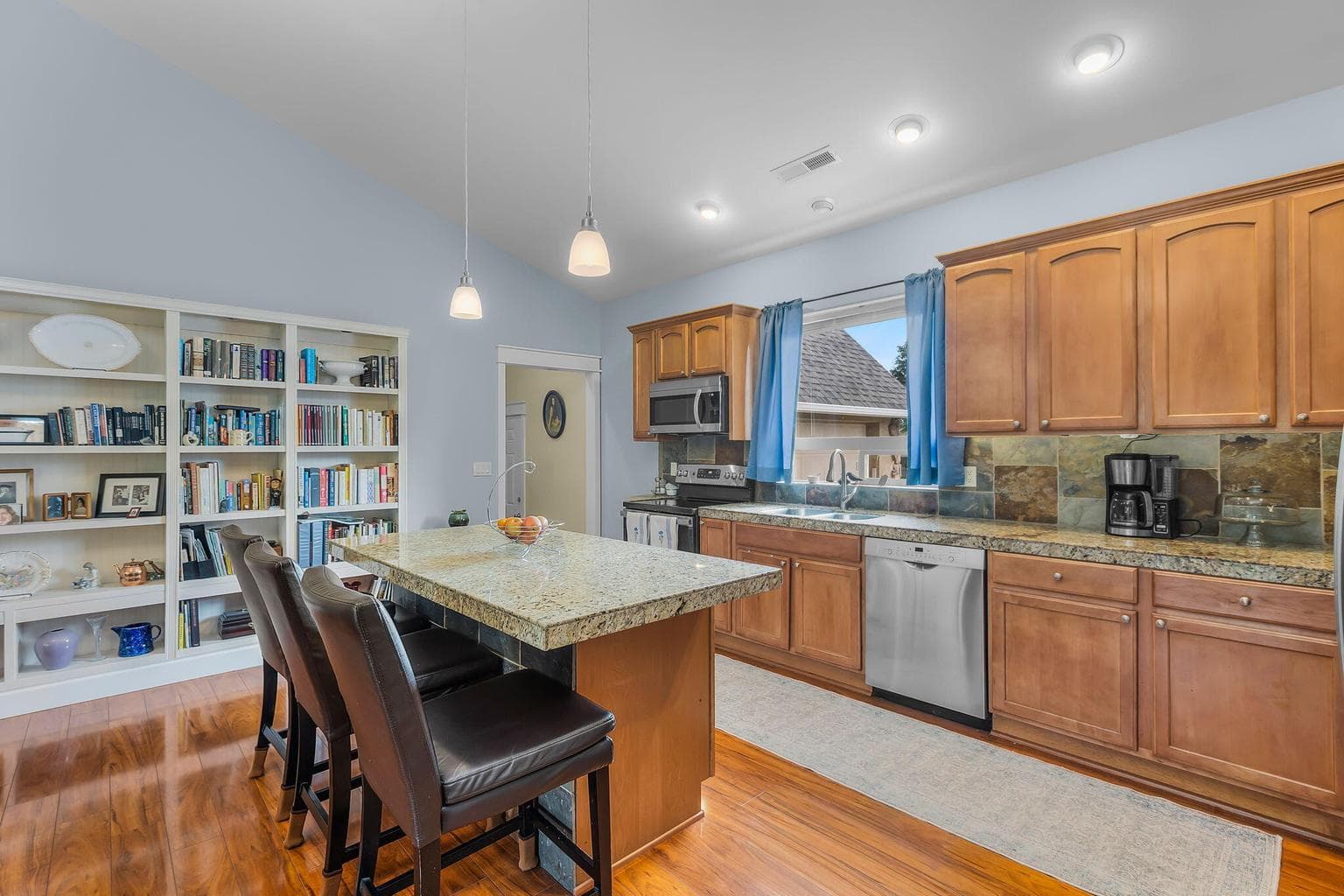 Photo of 1465 NW 19th Court 7 of 23