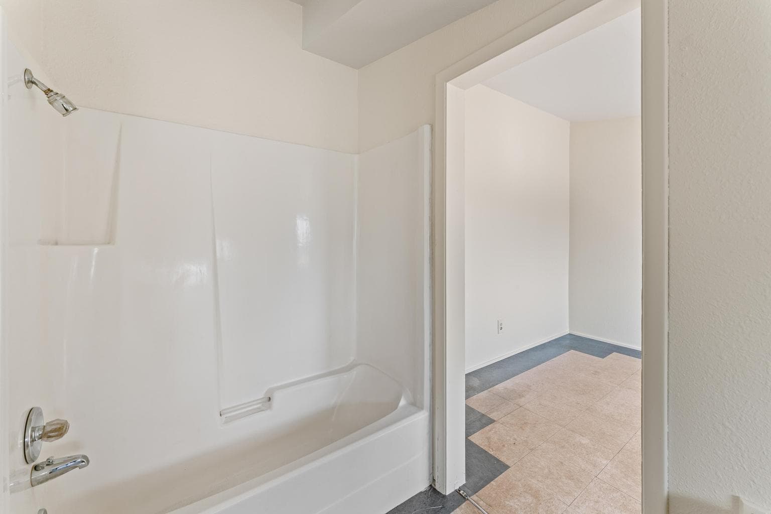 Bonus Area w/ Kitchenette & Full Bath