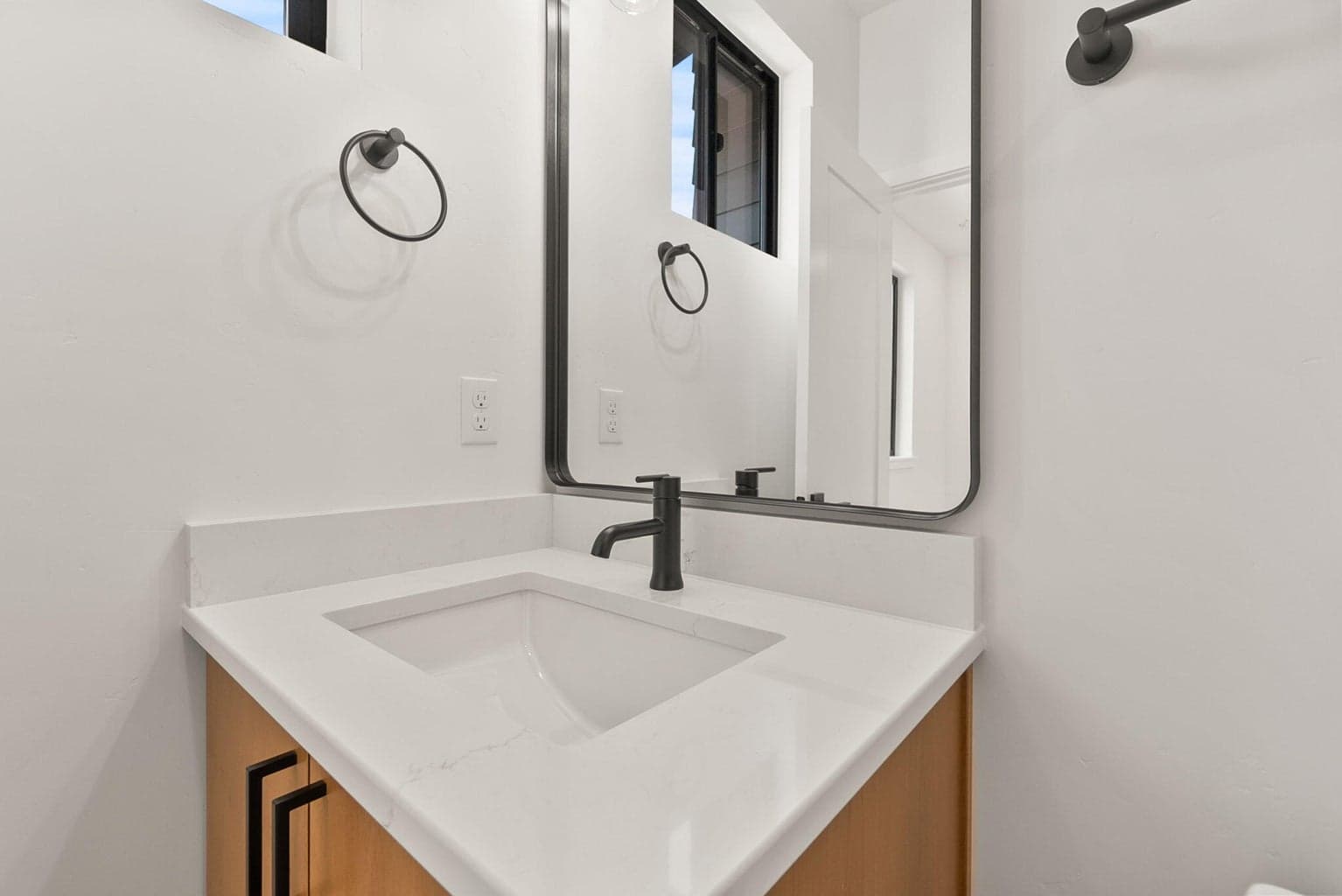 Photo of 127 NW Broadway Street 14 of 39