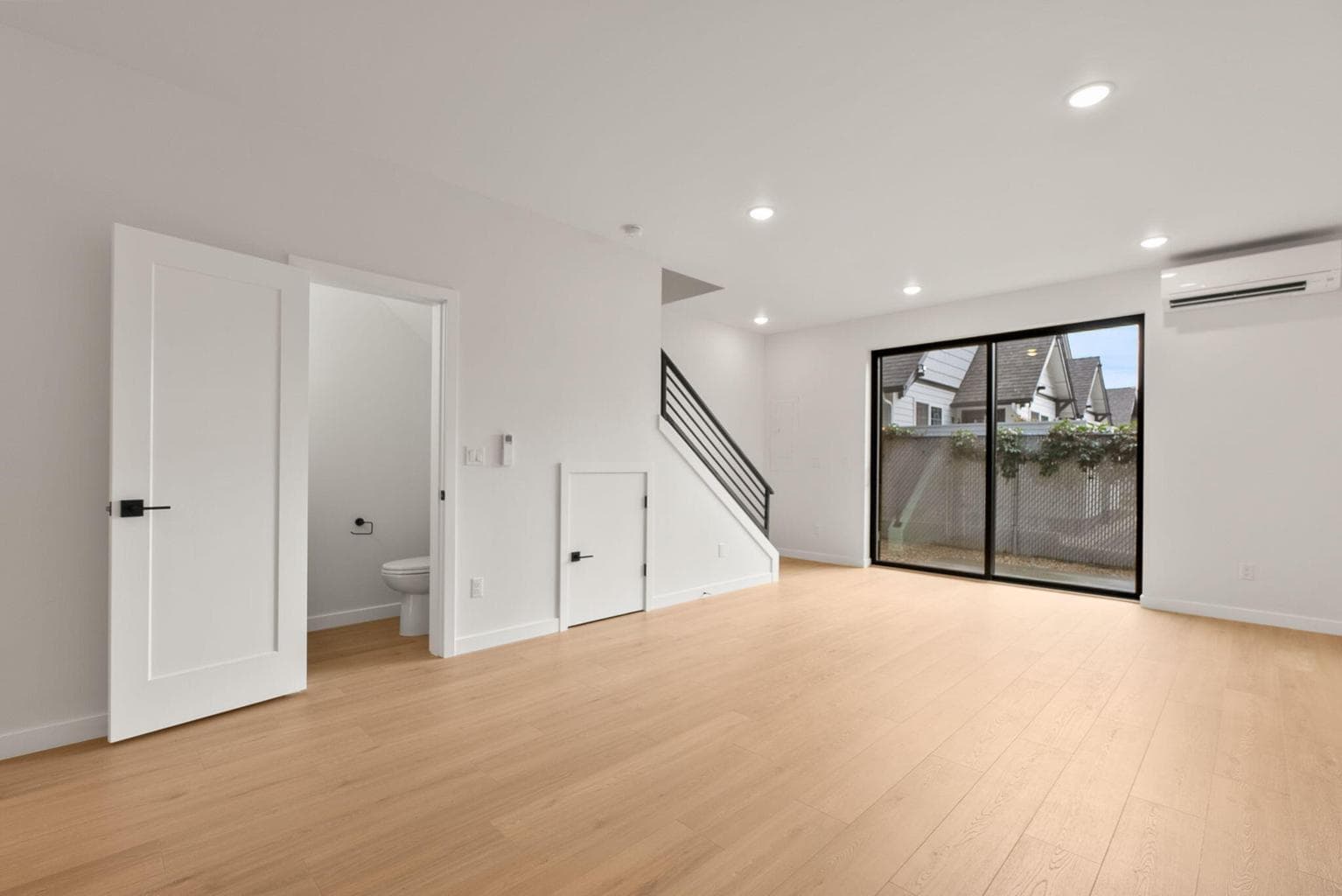 Photo of 127 NW Broadway Street 9 of 39