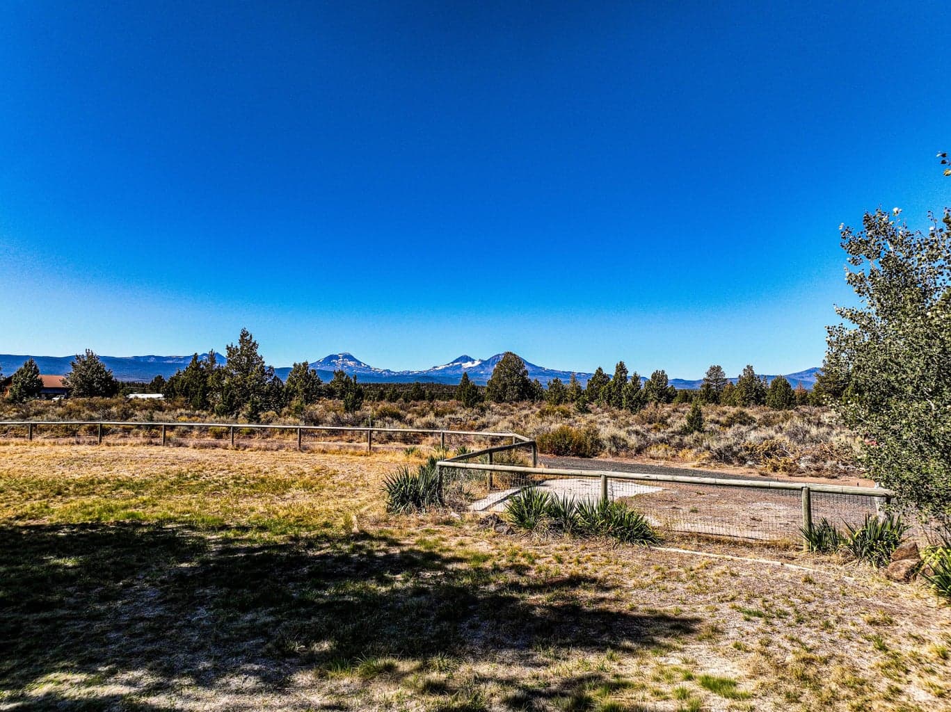 Sweeping Cascade Mountain Views