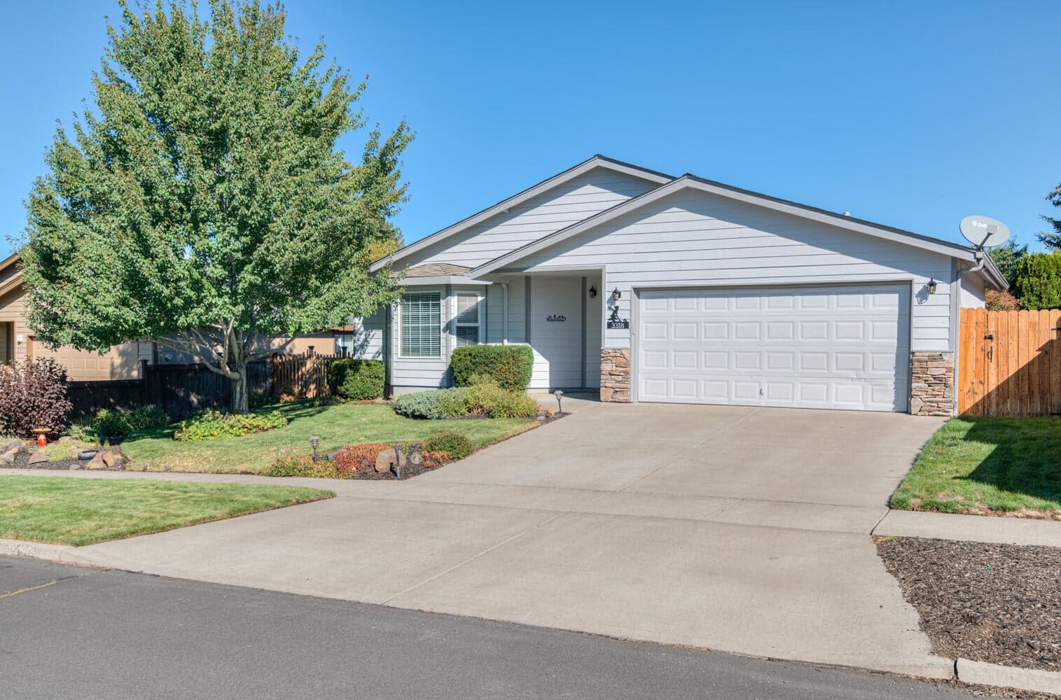 Photo of 3318 Hoona 1 of 26