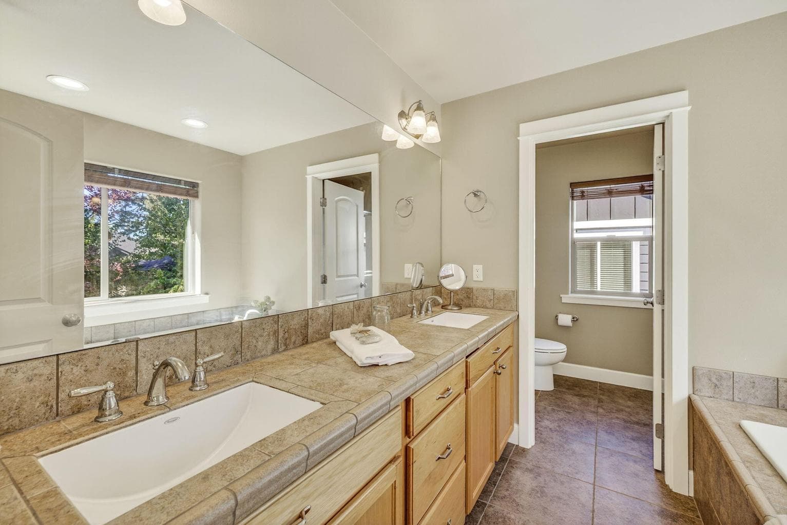 Photo of 19601 Hollygrape Street 28 of 39