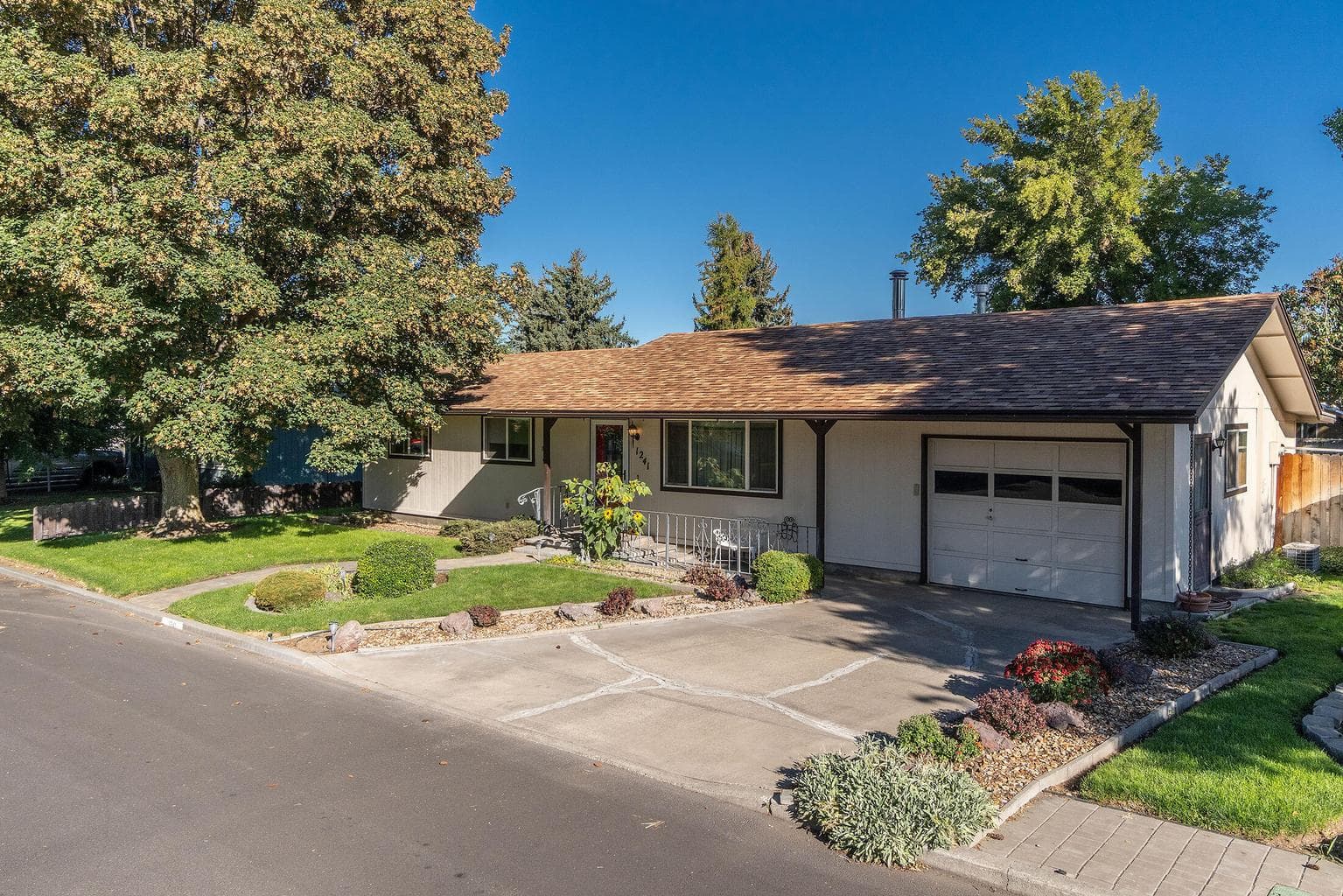 Photo of 1241 7th 3 of 20