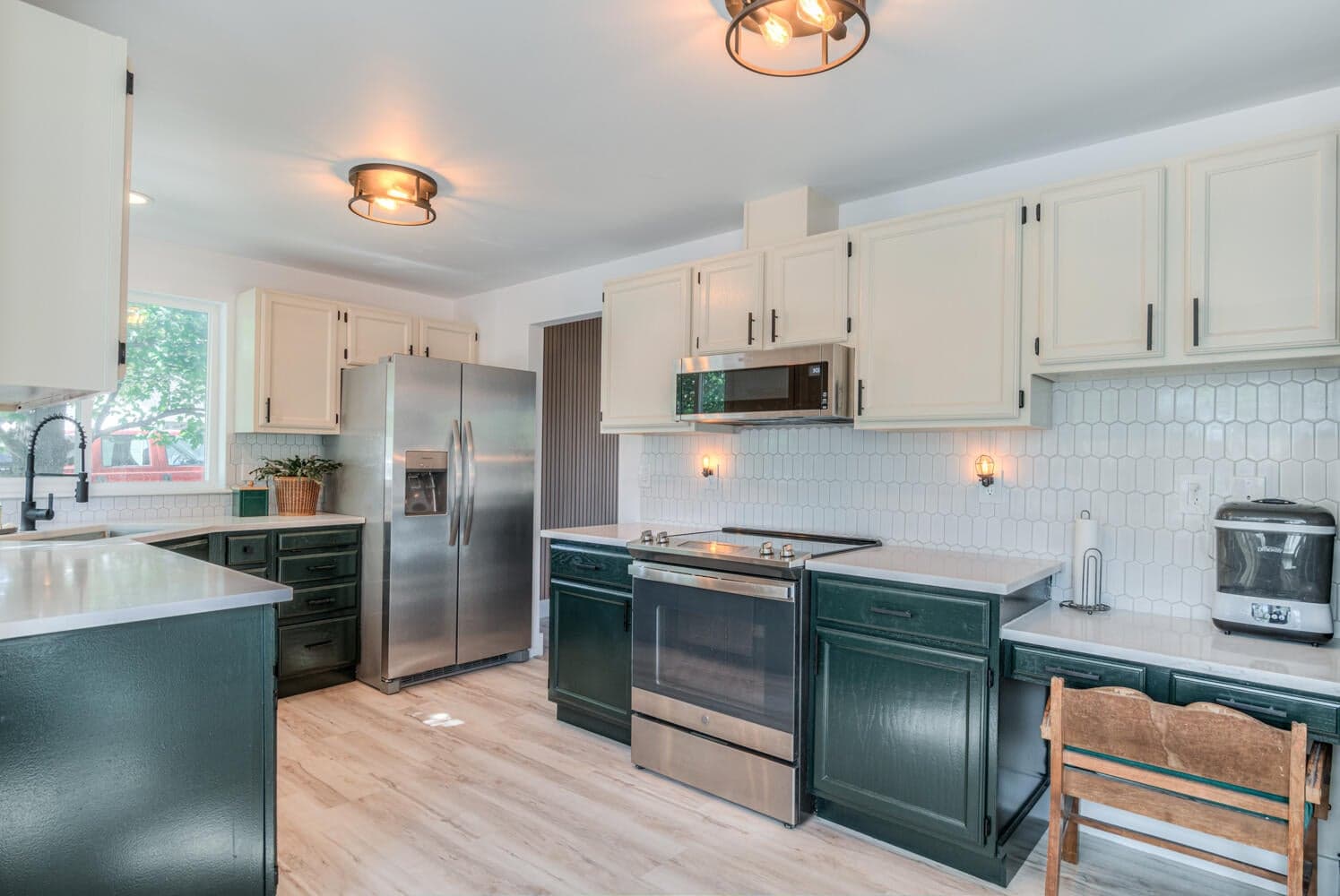 Photo of 2746 SW Reindeer Court 8 of 23