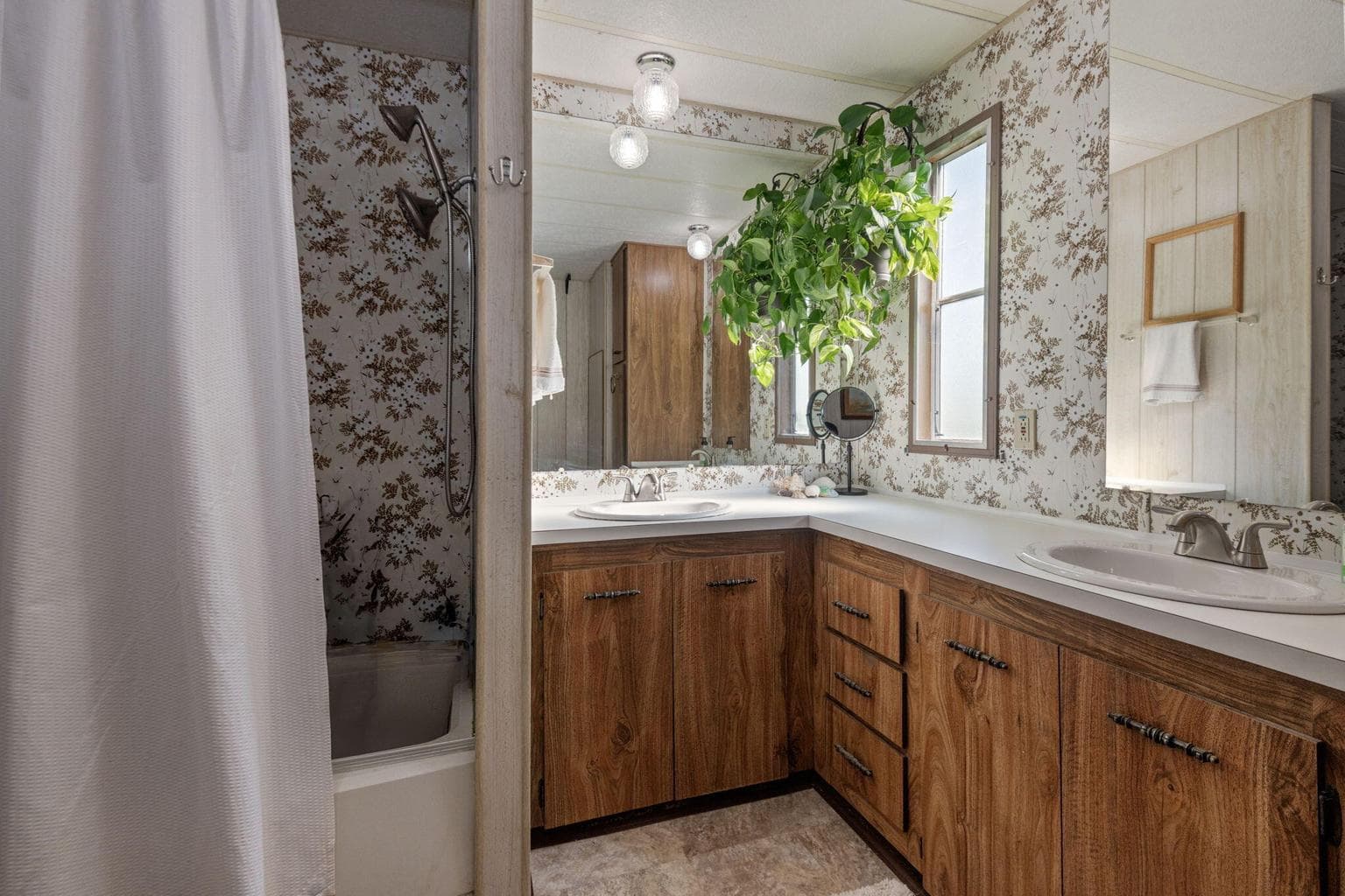 Photo of 3680 NE Walnut Drive 13 of 27