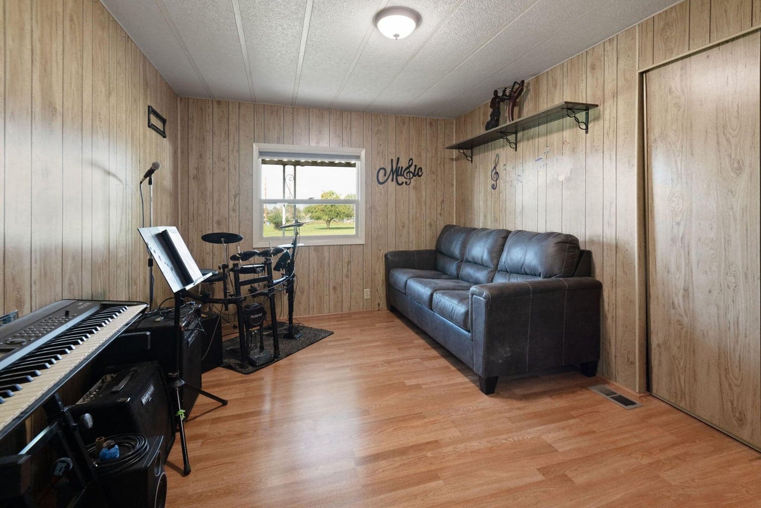 Photo of 3680 NE Walnut Drive 14 of 27