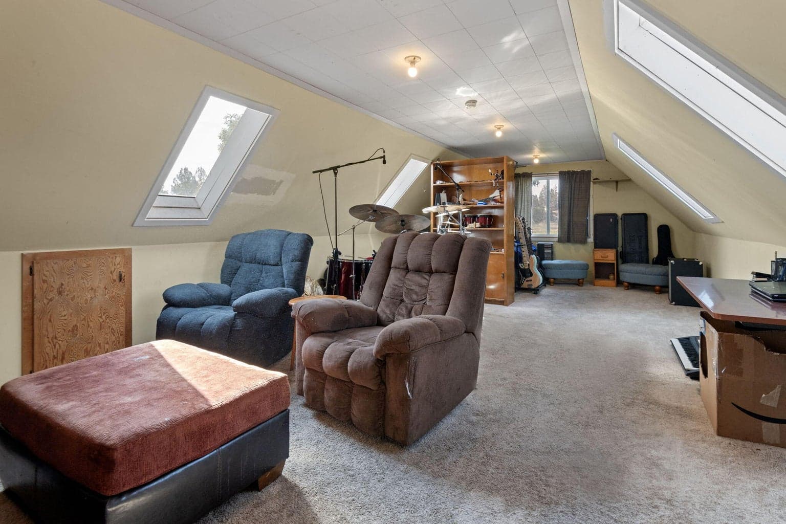 Photo of 3680 NE Walnut Drive 19 of 27