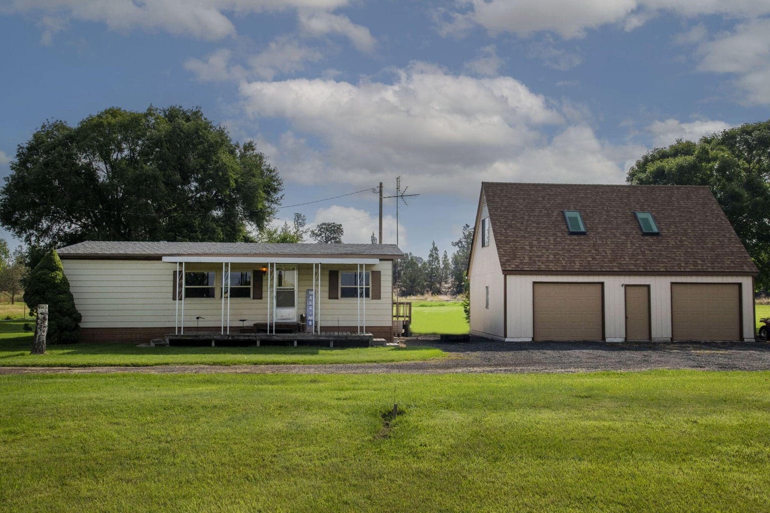 Photo of 3680 NE Walnut Drive 17 of 27